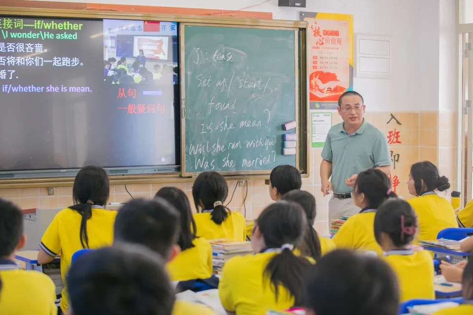 Sinh viên học tiếng Anh tại Trương Thị Ánh Thiện